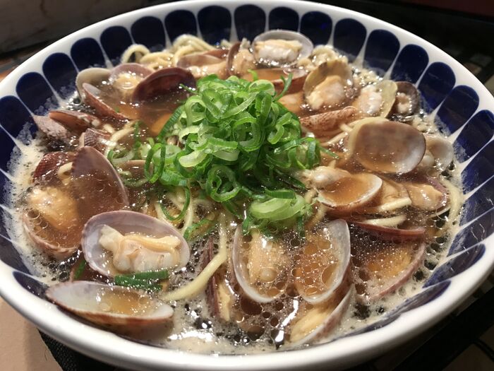 日清ラ王の美味しさパワーアップ!たっぷりアサリのラーメン♪