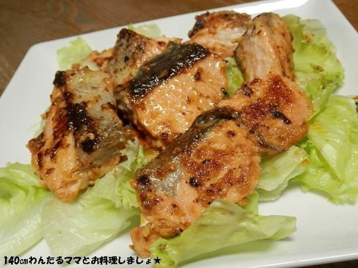 材料3つで簡単★鮭の味噌マヨ炒め