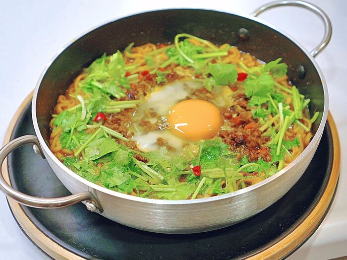 ラ王袋麺味噌味で!汁まで美味しい♪キーマカレーラーメン☆