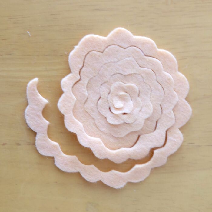 フエルトでお花を作る