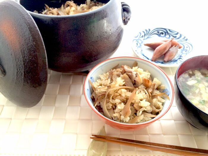 秋に食べたい!舞茸とごぼうの豚バラ炊き込みご飯