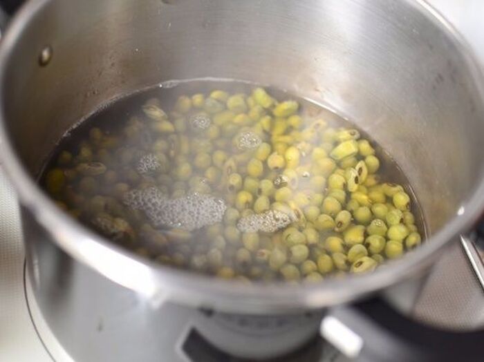 1.ひたし豆を煮る。