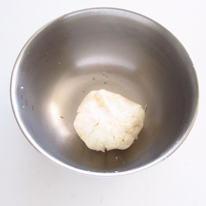 クラッカー生地作り。