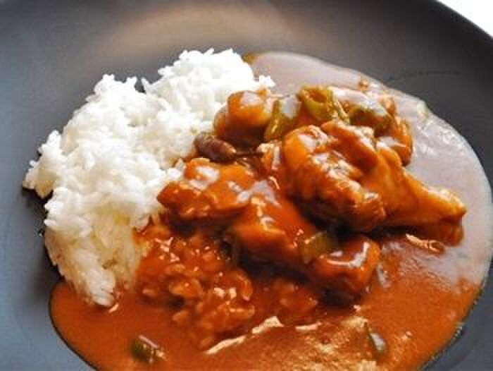 しょうがと鷹の爪を利かせたぐっと本格的な「大人好みのバターチキンカレー」レシピ