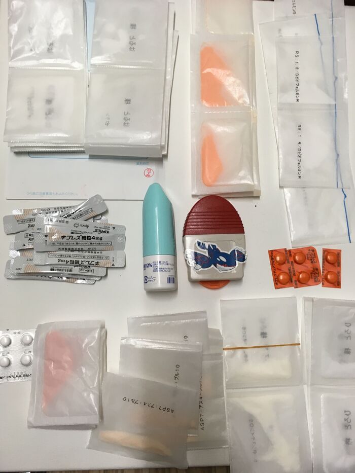 【薬を全て並べ、1つ1つ分ける】