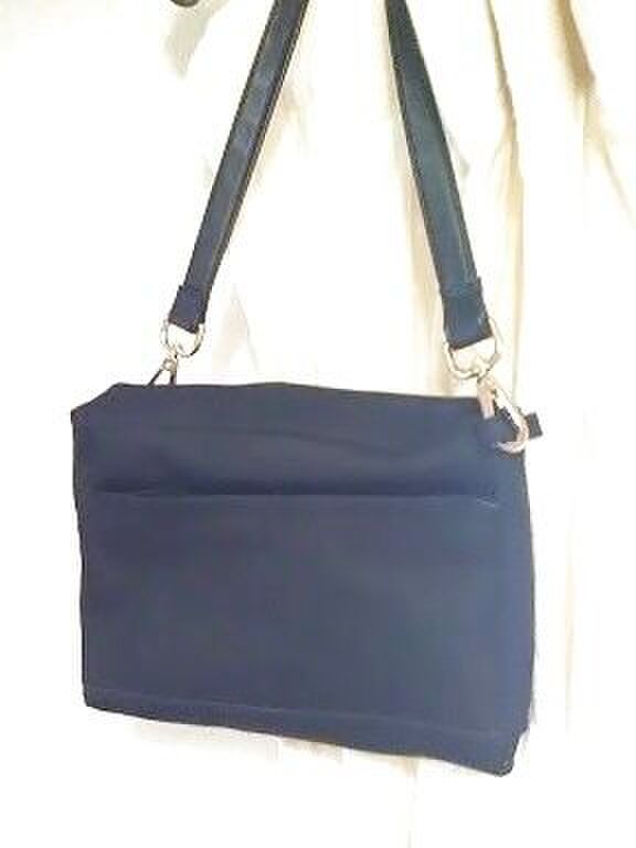 100均商品で肩掛けにもウエストポーチにもなるバックの作り方