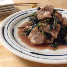 塩麹で柔らか♪豚肉と金時草のガーリック炒め