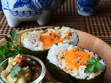 冷凍卵とオイルサーディンポテトのわんぱくおにぎり