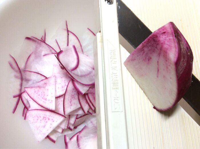 スライサーで 薄く スライスします♪