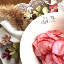 らっきょう酢だけで 決まる♪赤かぶの 赤い 酢の物♪