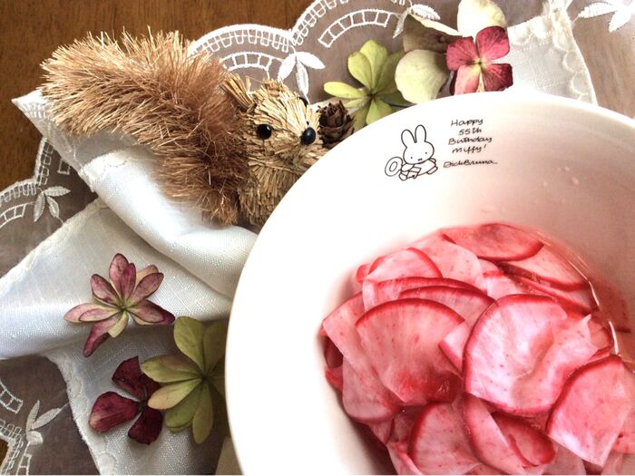 らっきょう酢だけで 決まる♪赤かぶの 赤い 酢の物♪