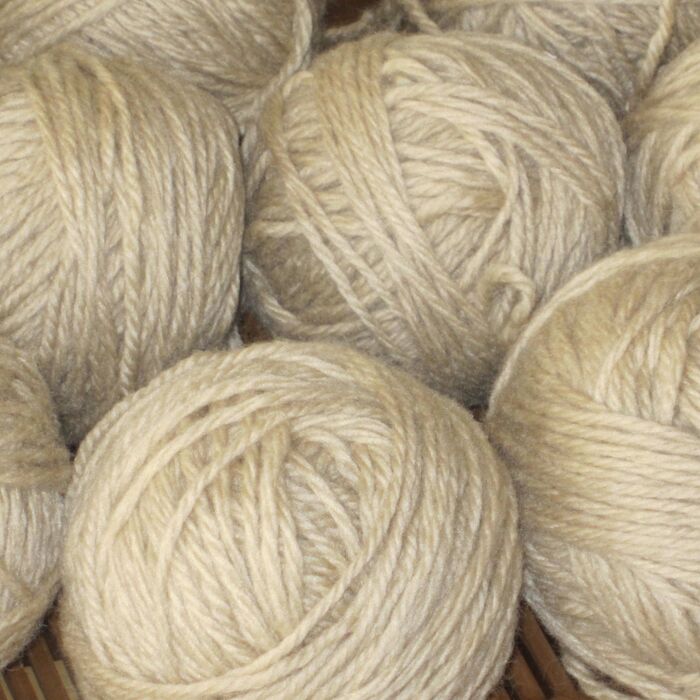 飽きて着なくなった手編みのセーターをボレロにリメイク!