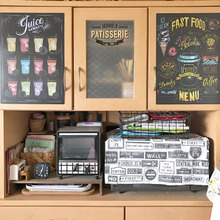 食器棚に貼るだけ!簡単アレンジで大変身