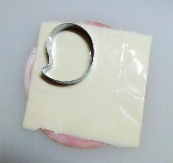 ②チーズのおばけちゃんを作る。