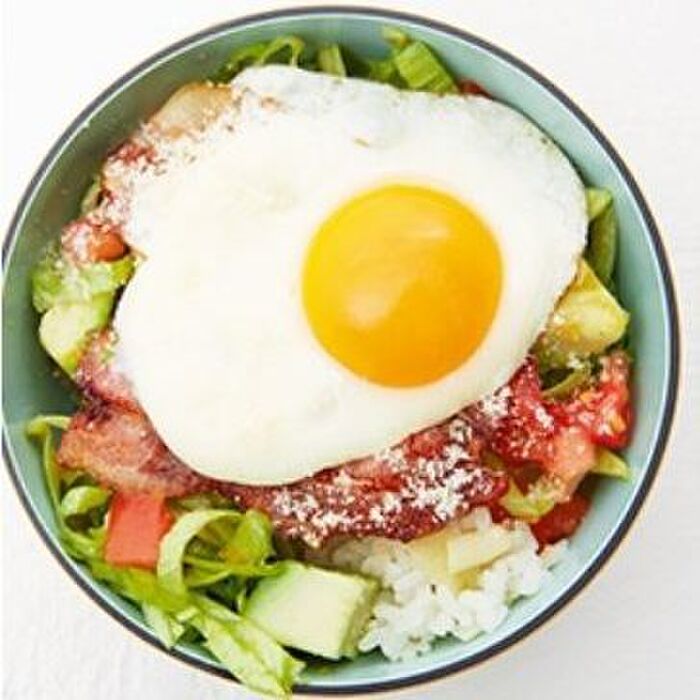 定番のBLTサンドをアレンジして個性派どんぶりに変身!