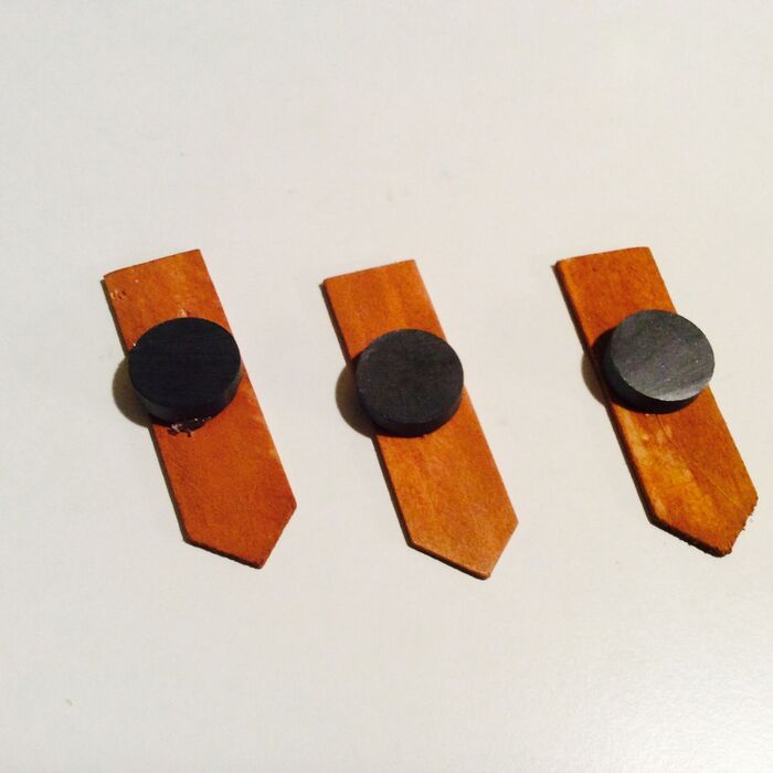 グルーガンを付けたら直ぐにプレートにつける