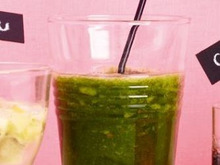 食べ過ぎた次の日の救世主!小松菜とりんごののみやすいスムージー