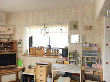 リビングDIY!板壁柄壁紙でナチュラル可愛い空間作り♪