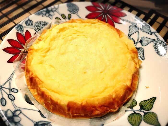 クリームチーズも生クリームも不要☆圧力鍋でしっとりチーズケーキ☆オーブンでふわふわスフレチーズケーキ