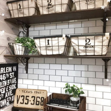 壁紙本舗の壁紙で爽やかなカフェ風キッチンへ〜雑貨シェルフでアクセントを♡