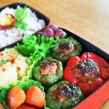 真ん丸ピーマンの肉詰め弁当