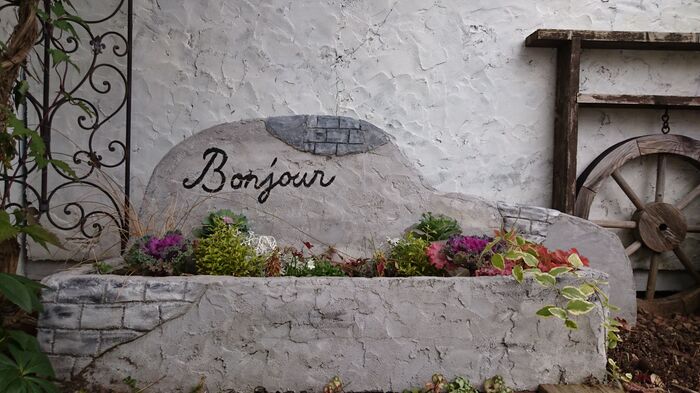 タンスの引き出しを大型プランターに劇的リメイク