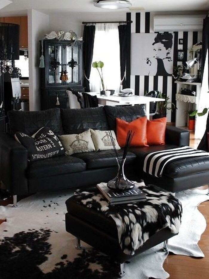 モノトーンにプラスルなら鮮やかなレッド&オレンジで自分流に演出したい