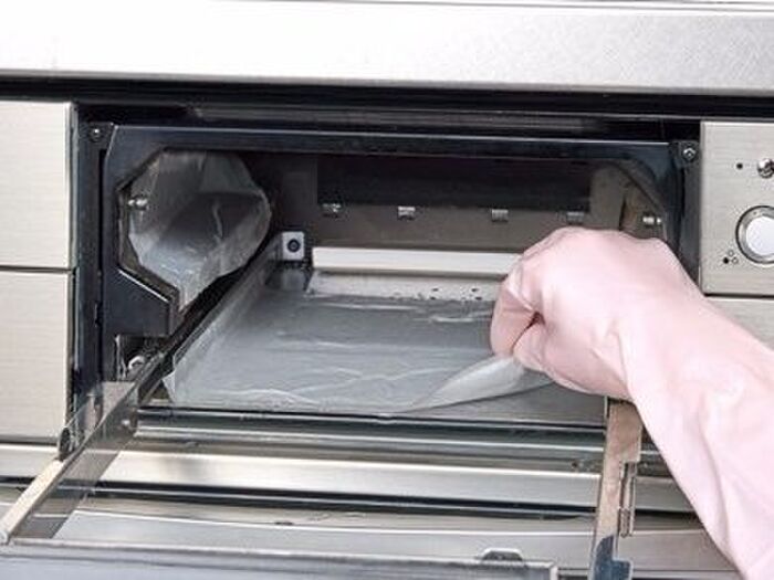 ガンコな汚れには「庫内湿布法」