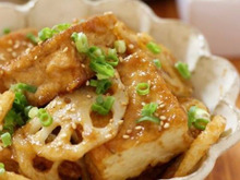 お酒もご飯もすすむ!こってり絡む*厚揚げとれんこんのオイマヨ炒め♡