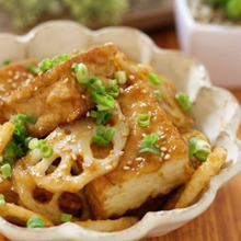 お酒もご飯もすすむ!こってり絡む*厚揚げとれんこんのオイマヨ炒め♡