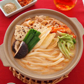 うどんで食べたい今年のトレンド鍋「ハイブリッド鍋うどん(豆乳×キムチ)」