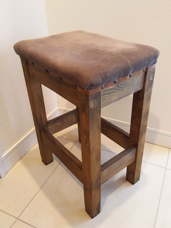 古着と廃材でスツール★ ALL廃材でリメイク