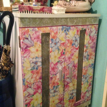 100均ダイソーも使って!古い下駄箱をデコパージュ❤️