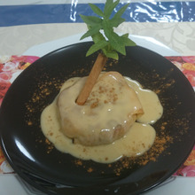 林檎とレーズンのソテークレープ包み、シードルクリームソース