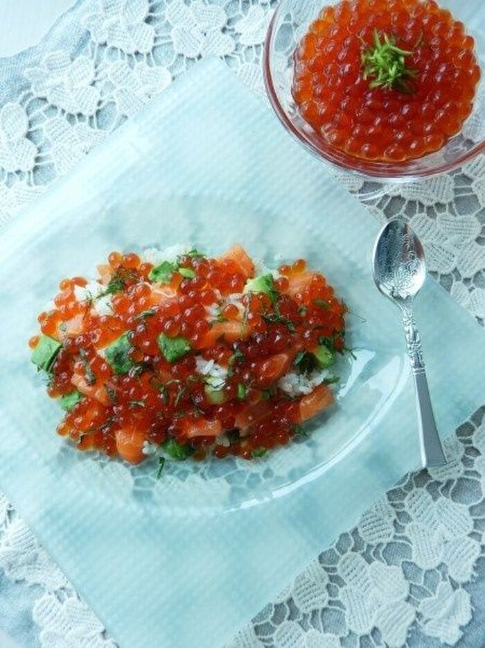 自家製のいくら醤油漬けでおしゃれなちらし寿司