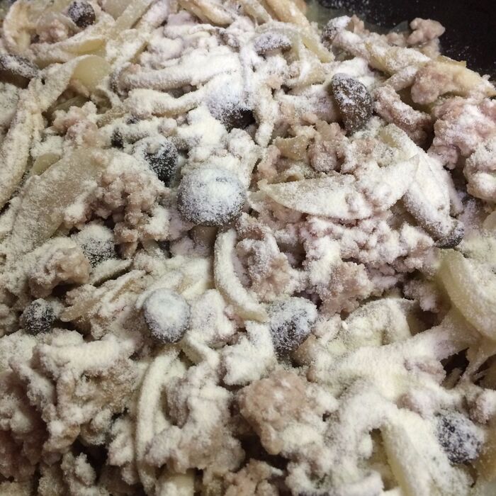 調味料で味を調えます