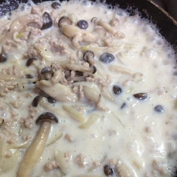 牛乳を加えます