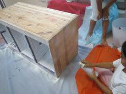 ペンキを塗ります