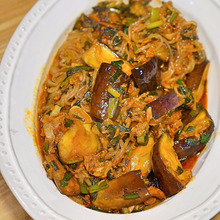 酸味と辛味でうま辛!「茄子と糸こんにゃくのアジア風ツナ炒め」のレシピ