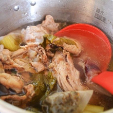 圧力鍋でお家ラーメン屋さん★塩鶏ガラスープ