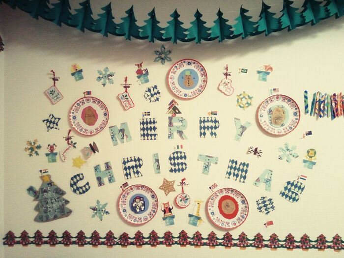 かわいい紙皿を使ってクリスマス壁デコ♡