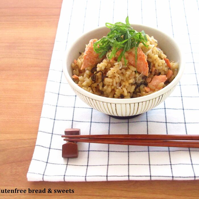 圧力鍋で炊くから美味しい!鮭と塩こんぶの玄米ご飯