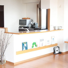 キッチンカウンターの下はステキな絵本インテリア