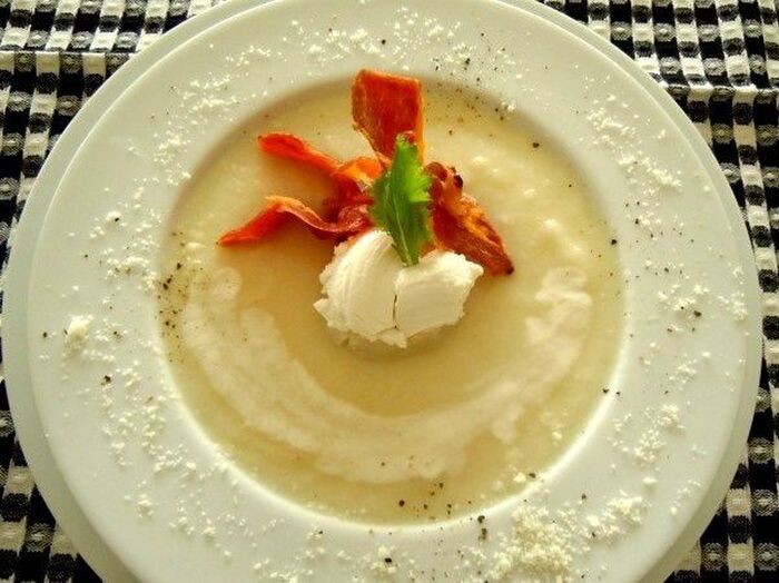 寒い日には野菜のスープで! 真っ白なカブのポタージュ