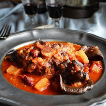 圧力鍋で簡単豪華料理★オックステールのワイントマト煮込