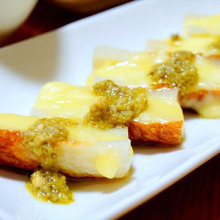 とろ~りチーズ竹輪のジェノベーゼソースがけ