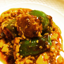 プシュ!肉汁注意!ピーマンソイセージの麻婆豆腐