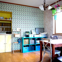 アクセントクロスを中心に色を楽しむリビング