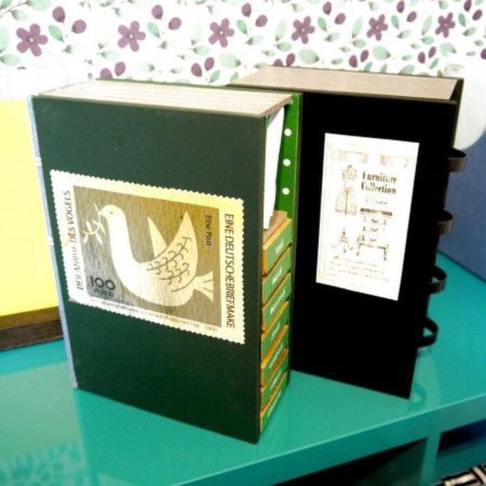 同じくセリアの黒板などで薬・アクセ入れ