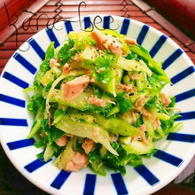 葉っぱまで丸ごと使って!セロリとツナのレモンサラダ